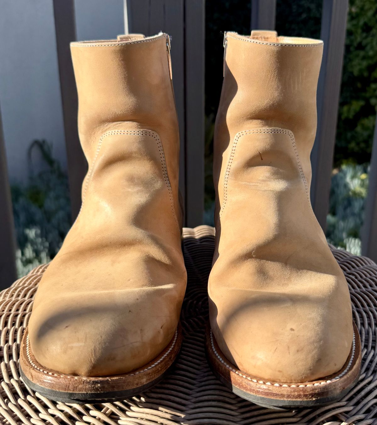 Photo by zeroremain on February 4, 2026 of the Viberg Side Zip in Maryam Light Grey Horsebutt.