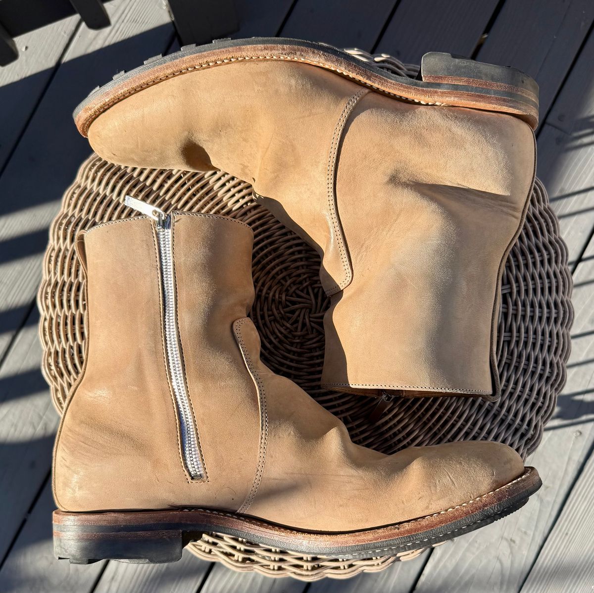 Photo by zeroremain on February 4, 2026 of the Viberg Side Zip in Maryam Light Grey Horsebutt.