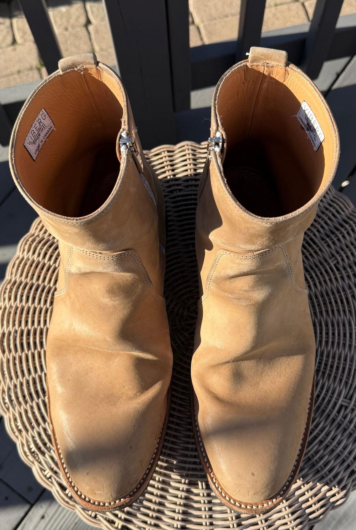 Photo by zeroremain on February 4, 2026 of the Viberg Side Zip in Maryam Light Grey Horsebutt.