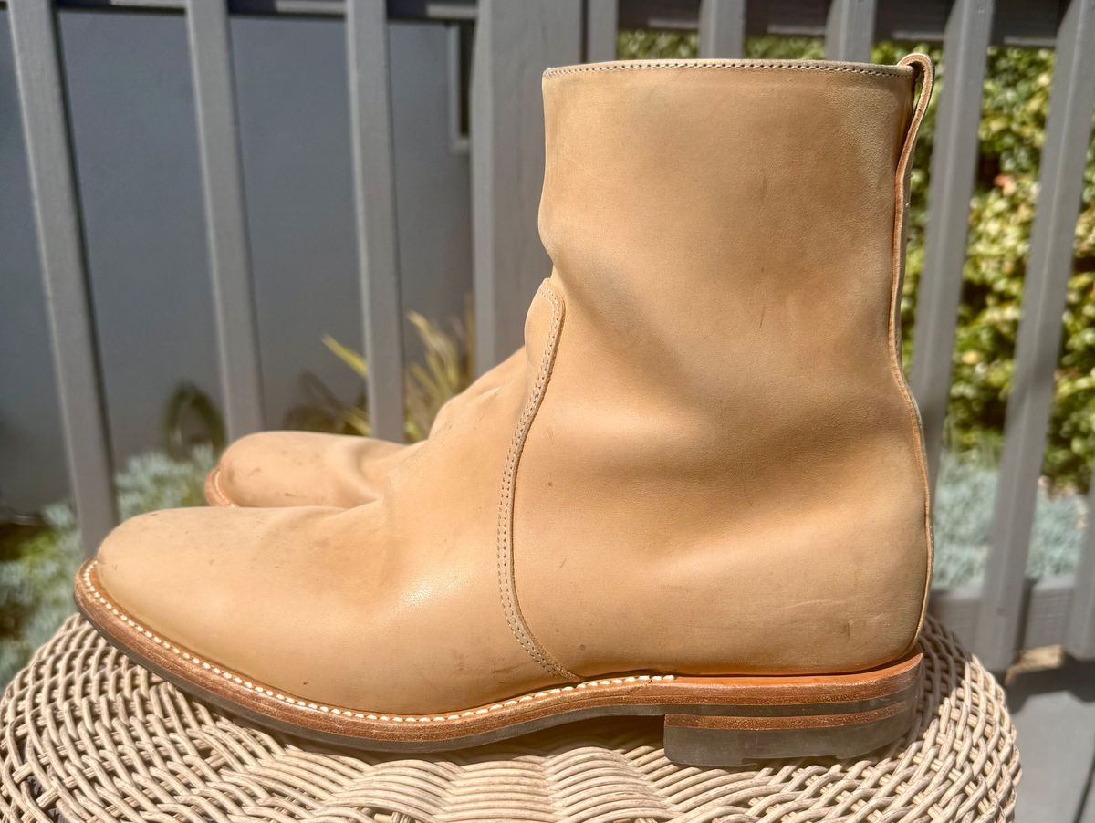 Photo by zeroremain on March 4, 2026 of the Viberg Side Zip in Maryam Light Grey Horsebutt.