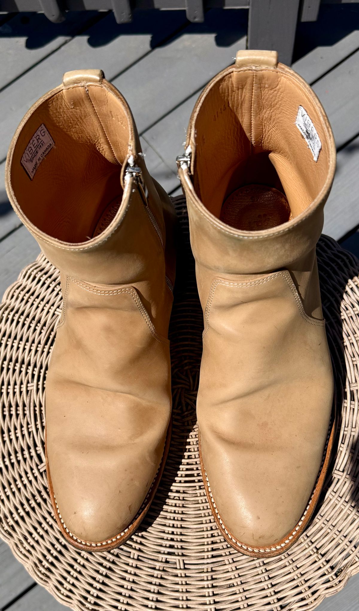 Photo by zeroremain on April 5, 2026 of the Viberg Side Zip in Maryam Light Grey Horsebutt.