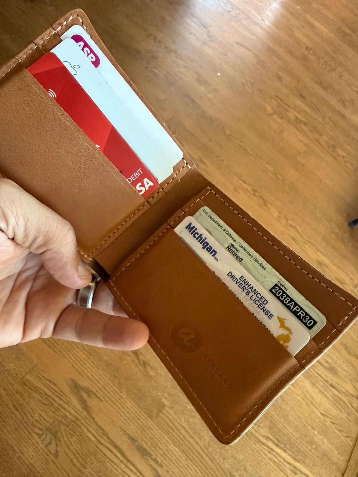 Photo by Mirswith95 on October 1, 2025 of the Ashland Leather Johnny The Fox Wallet in Horween English Tan Dublin.