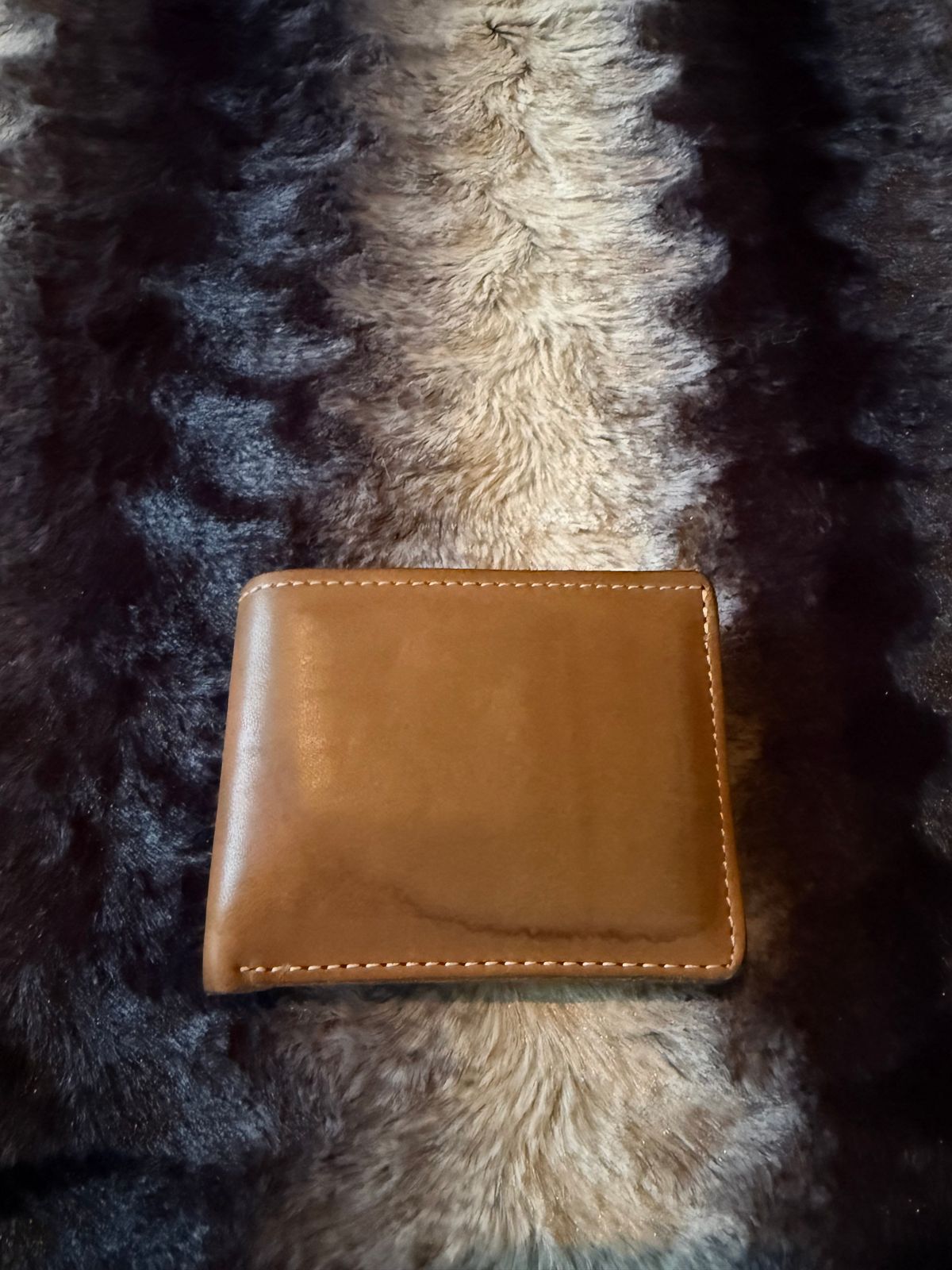 Photo by Mirswith95 on October 7, 2025 of the Ashland Leather Johnny The Fox Wallet in Horween English Tan Dublin.