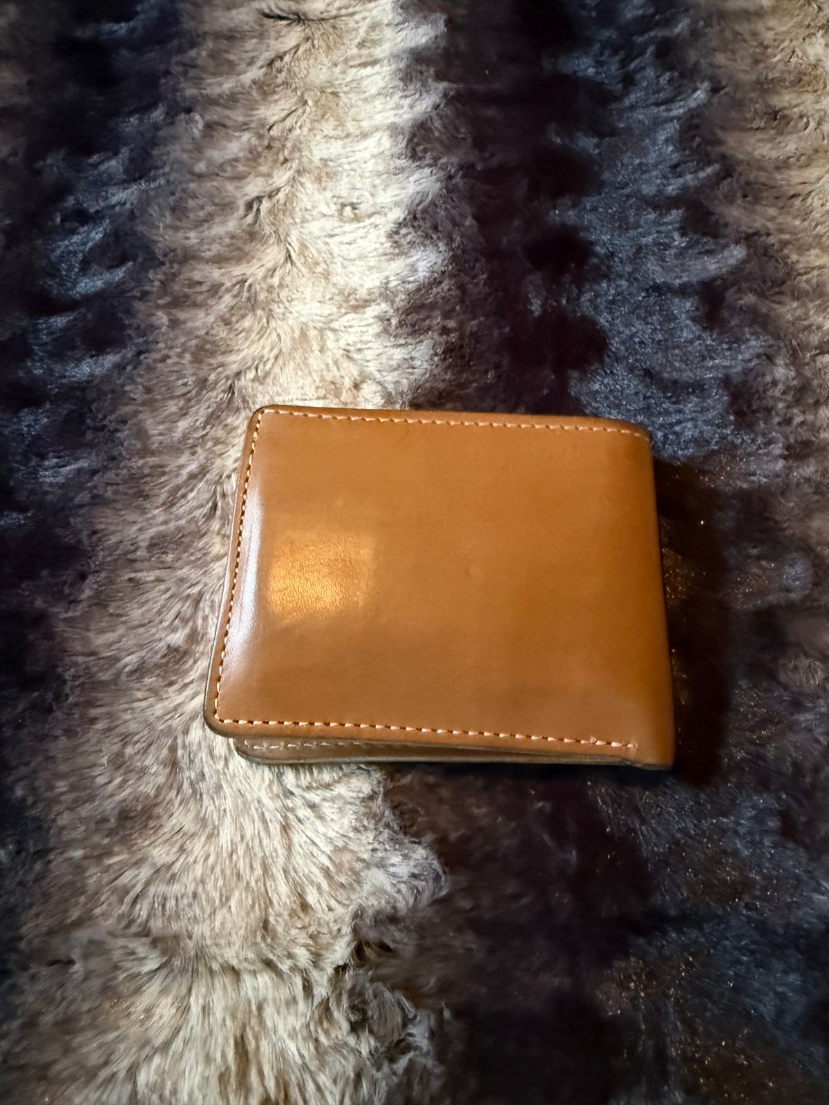 Photo by Mirswith95 on October 7, 2025 of the Ashland Leather Johnny The Fox Wallet in Horween English Tan Dublin.