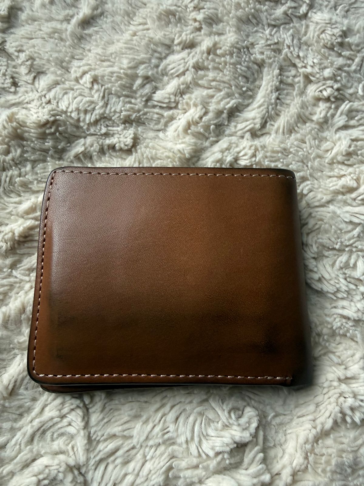 Photo by Mirswith95 on November 1, 2025 of the Ashland Leather Johnny The Fox Wallet in Horween English Tan Dublin.