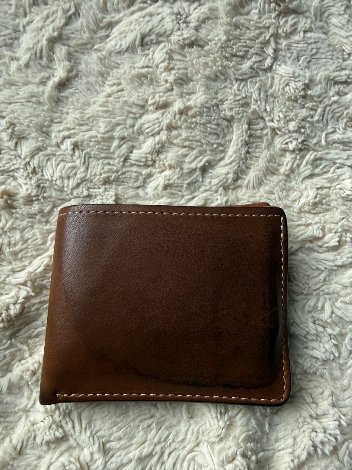 Photo by Mirswith95 on November 1, 2025 of the Ashland Leather Johnny The Fox Wallet in Horween English Tan Dublin.