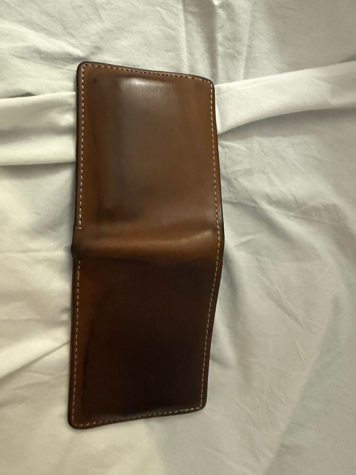 Photo by Mirswith95 on December 3, 2025 of the Ashland Leather Johnny The Fox Wallet in Horween English Tan Dublin.