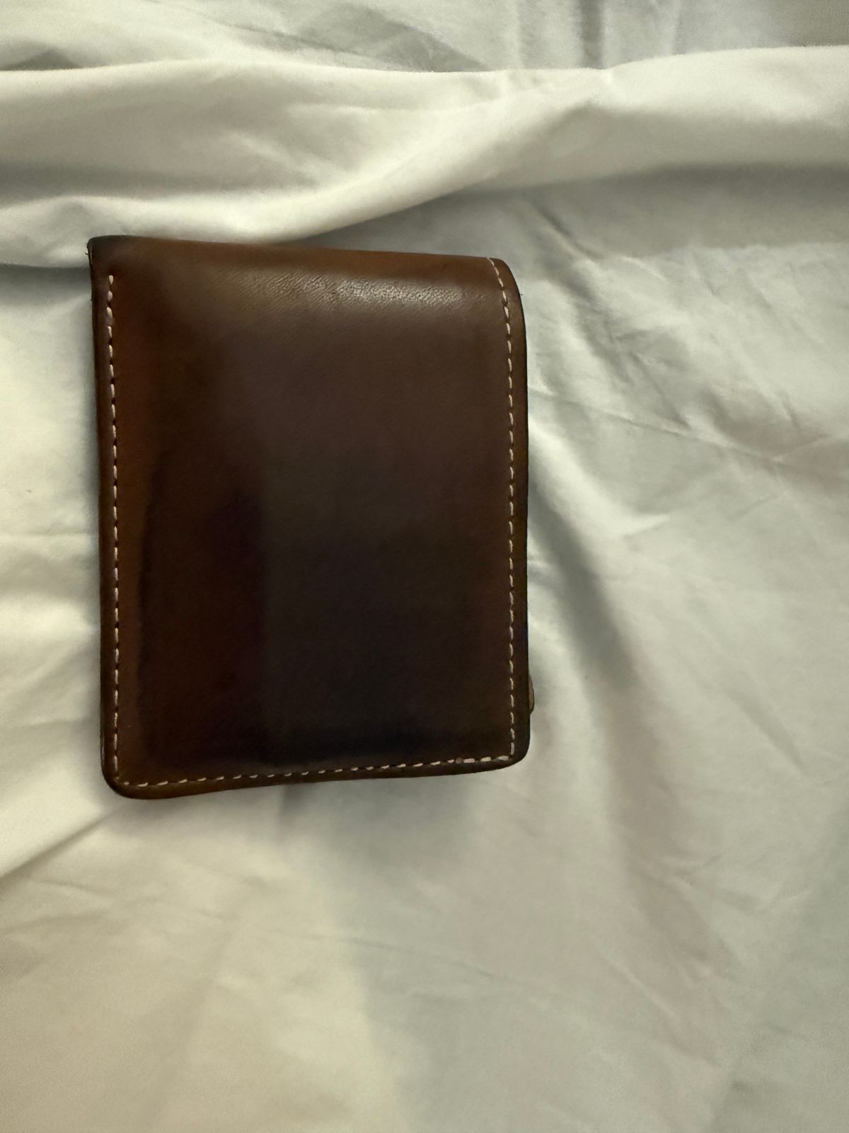 Photo by Mirswith95 on December 3, 2025 of the Ashland Leather Johnny The Fox Wallet in Horween English Tan Dublin.
