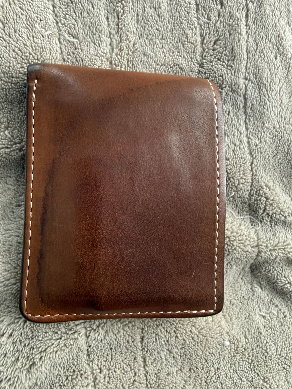 Photo by Mirswith95 on January 2, 2026 of the Ashland Leather Johnny The Fox Wallet in Horween English Tan Dublin.