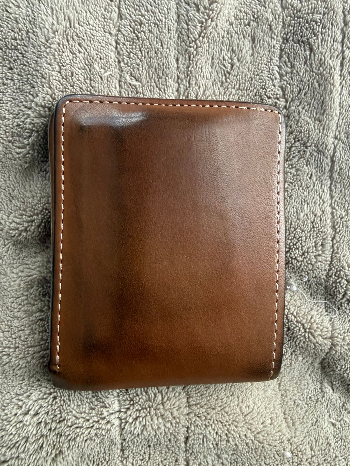 Photo by Mirswith95 on January 2, 2026 of the Ashland Leather Johnny The Fox Wallet in Horween English Tan Dublin.