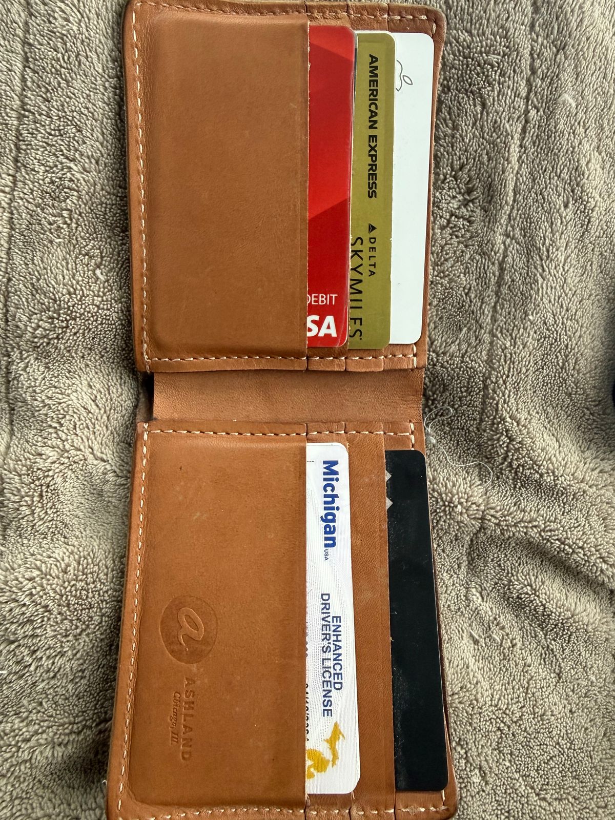 Photo by Mirswith95 on January 2, 2026 of the Ashland Leather Johnny The Fox Wallet in Horween English Tan Dublin.