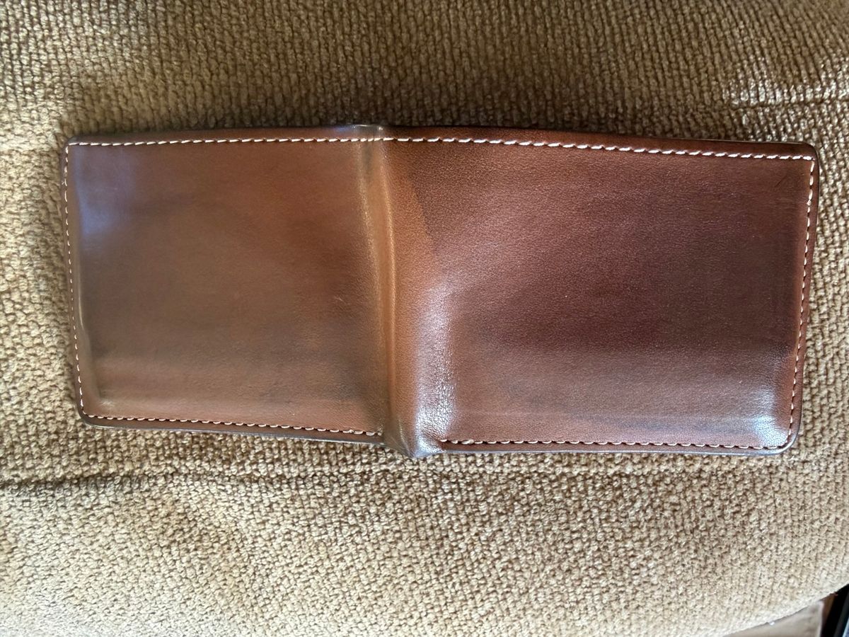 Photo by Mirswith95 on February 1, 2026 of the Ashland Leather Johnny The Fox Wallet in Horween English Tan Dublin.