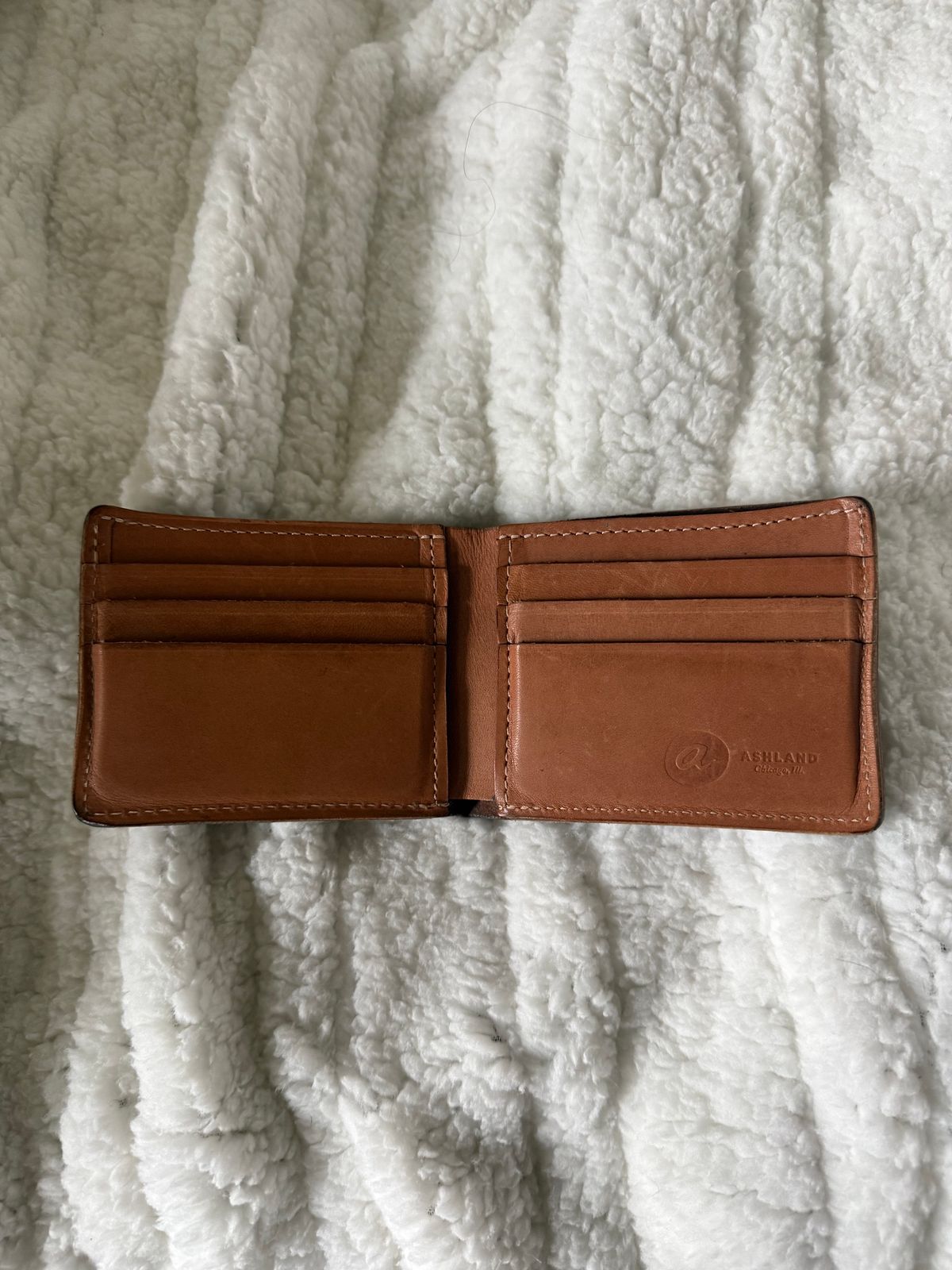 Photo by Mirswith95 on April 2, 2026 of the Ashland Leather Johnny The Fox Wallet in Horween English Tan Dublin.