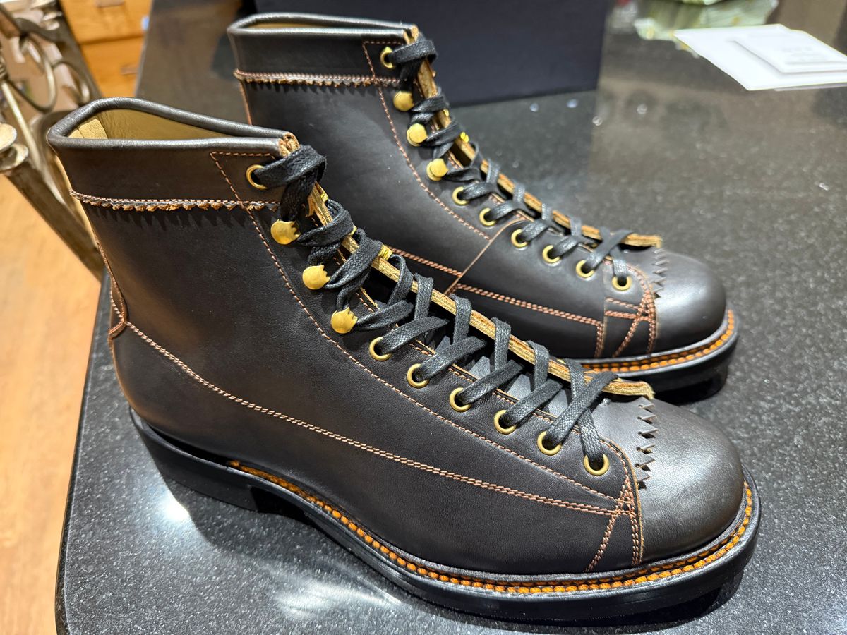 Photo by Mirswith95 on September 20, 2025 of the Sagara Cordmaster in Indonesian Black Teacore.