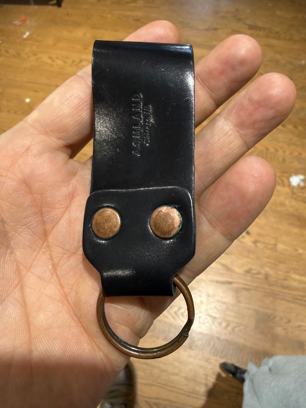 Photo by Mirswith95 on September 25, 2025 of the Ashland Leather Belt Loop Key Ring in Horween Black Shell Cordovan.