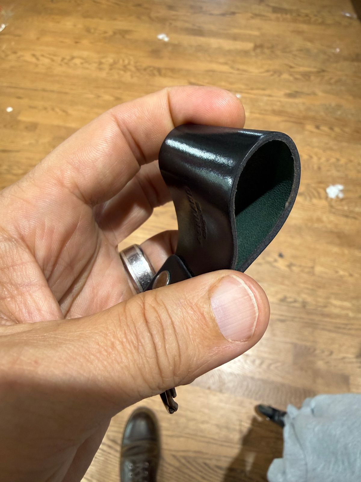 Photo by Mirswith95 on September 25, 2025 of the Ashland Leather Belt Loop Key Ring in Horween Black Shell Cordovan.