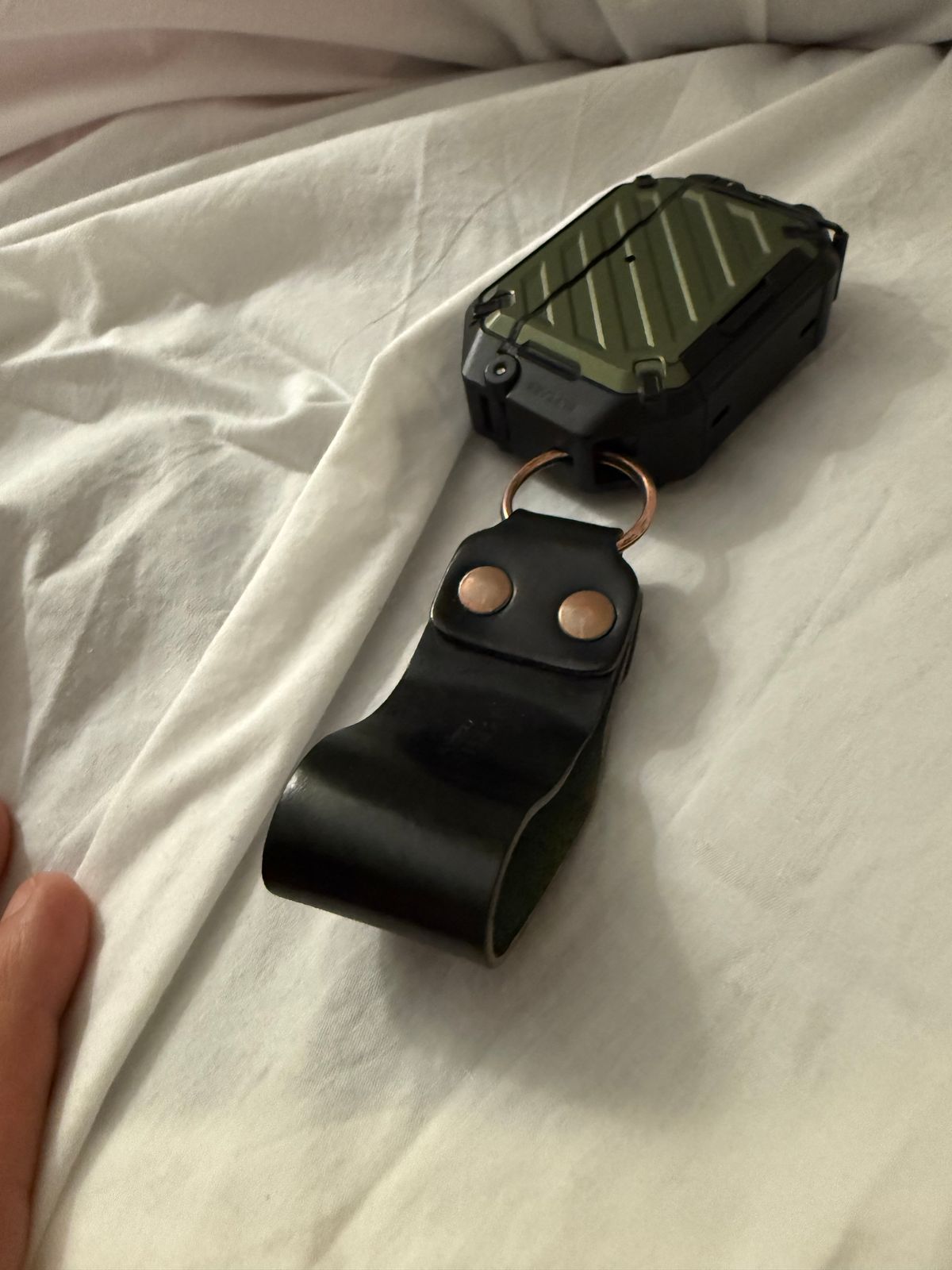 Photo by Mirswith95 on December 3, 2025 of the Ashland Leather Belt Loop Key Ring in Horween Black Shell Cordovan.