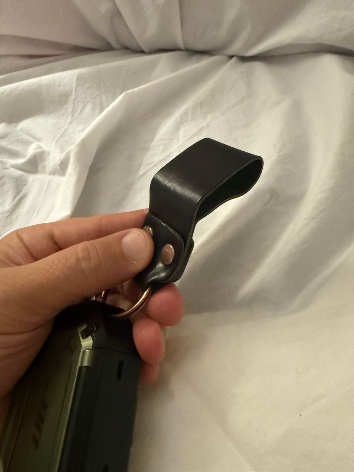 Photo by Mirswith95 on December 3, 2025 of the Ashland Leather Belt Loop Key Ring in Horween Black Shell Cordovan.