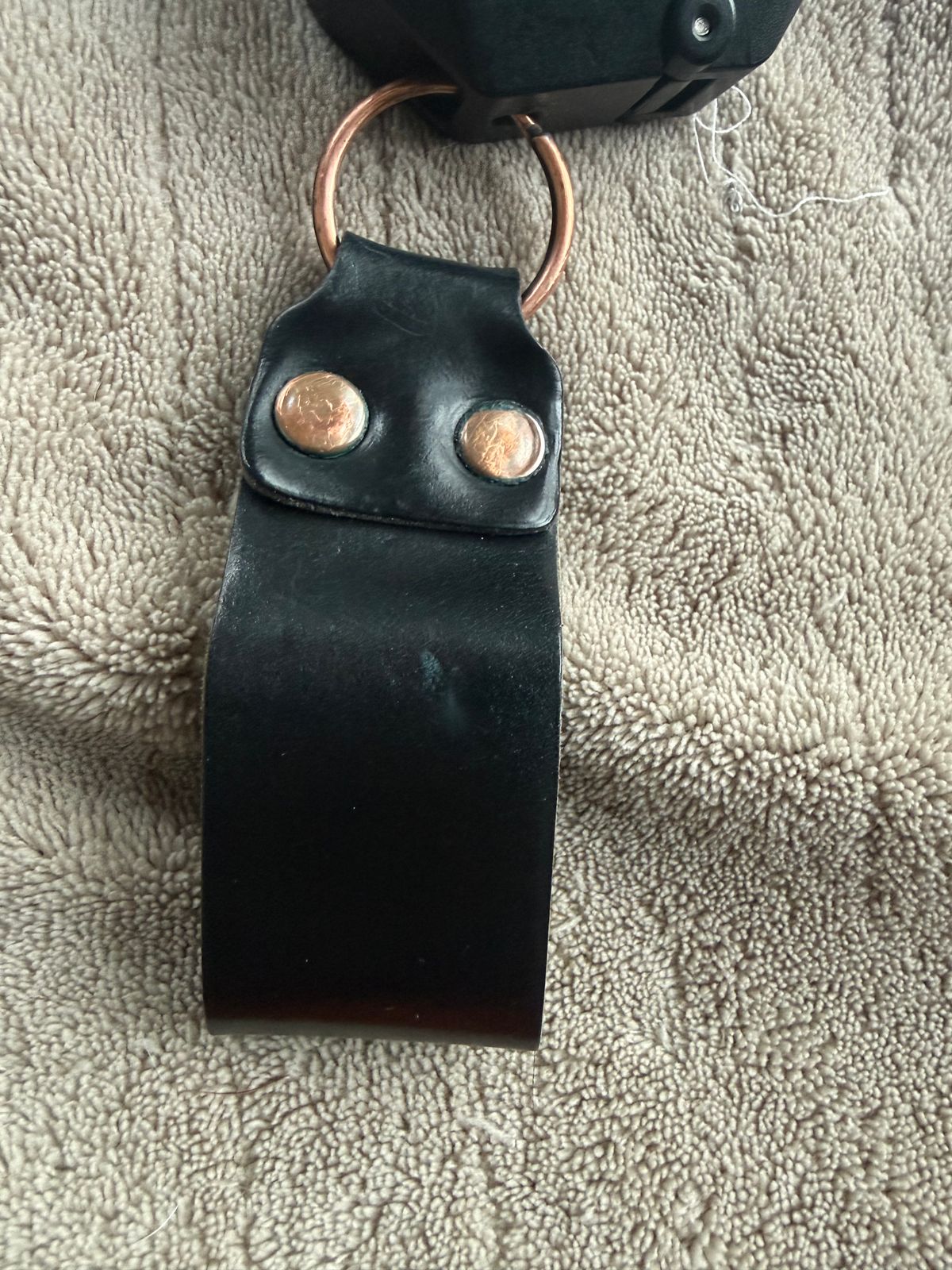 Photo by Mirswith95 on January 2, 2026 of the Ashland Leather Belt Loop Key Ring in Horween Black Shell Cordovan.