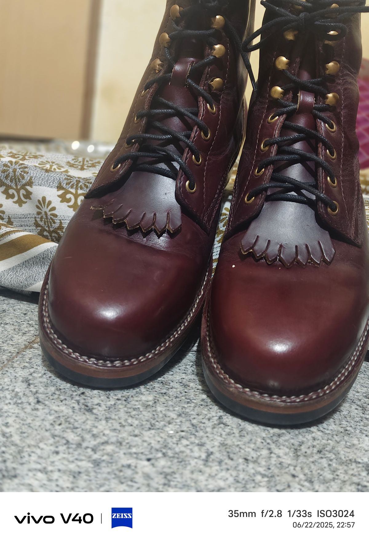 Photo by kmudradi on June 22, 2025 of the Blkbrd Shoemaker Custom Model in Horween Color 8 Chromexcel.