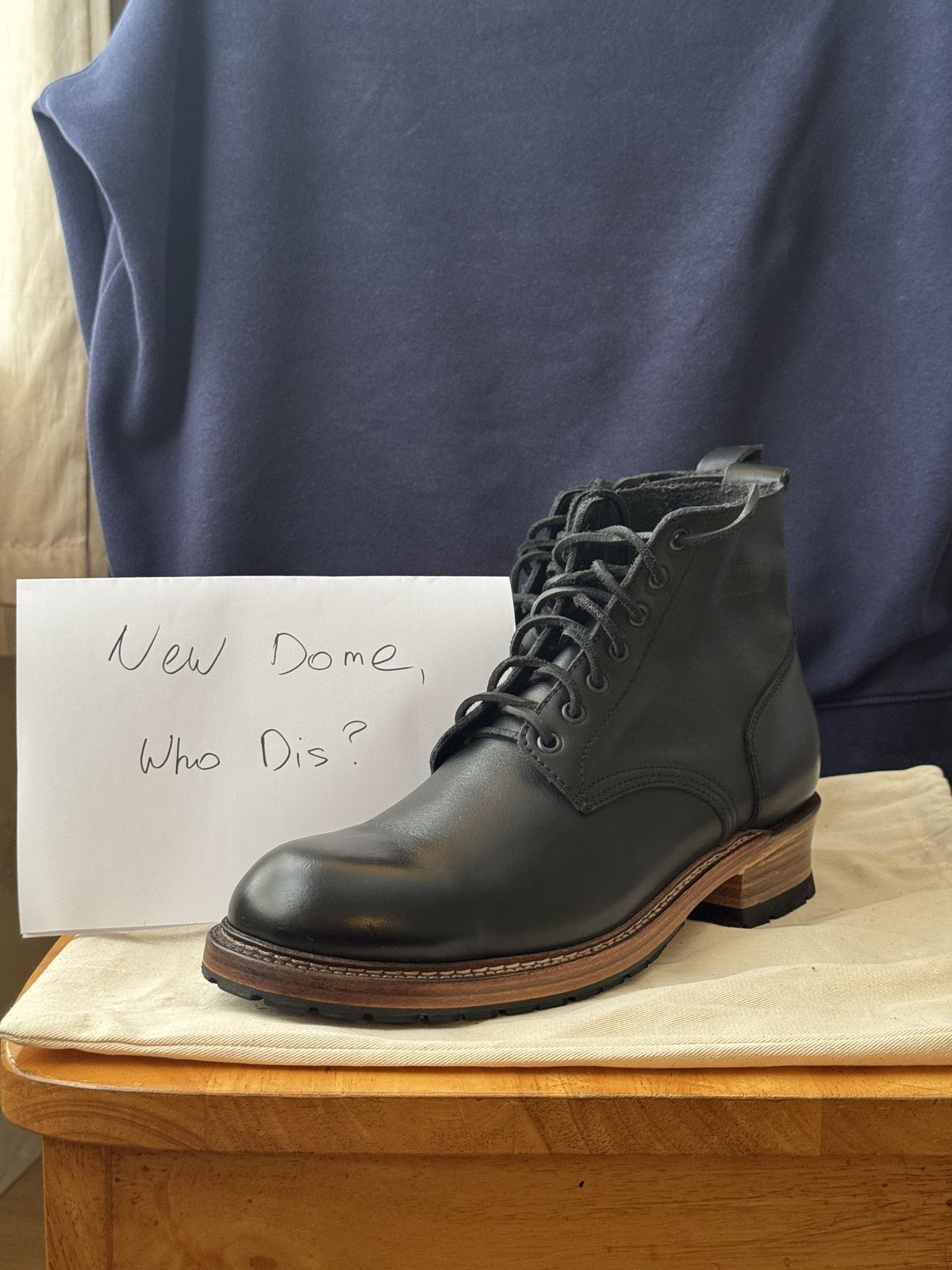 Photo by alexzh25 on October 1, 2025 of the Sandmann Courthouse II in Black Greasy Cowhide.