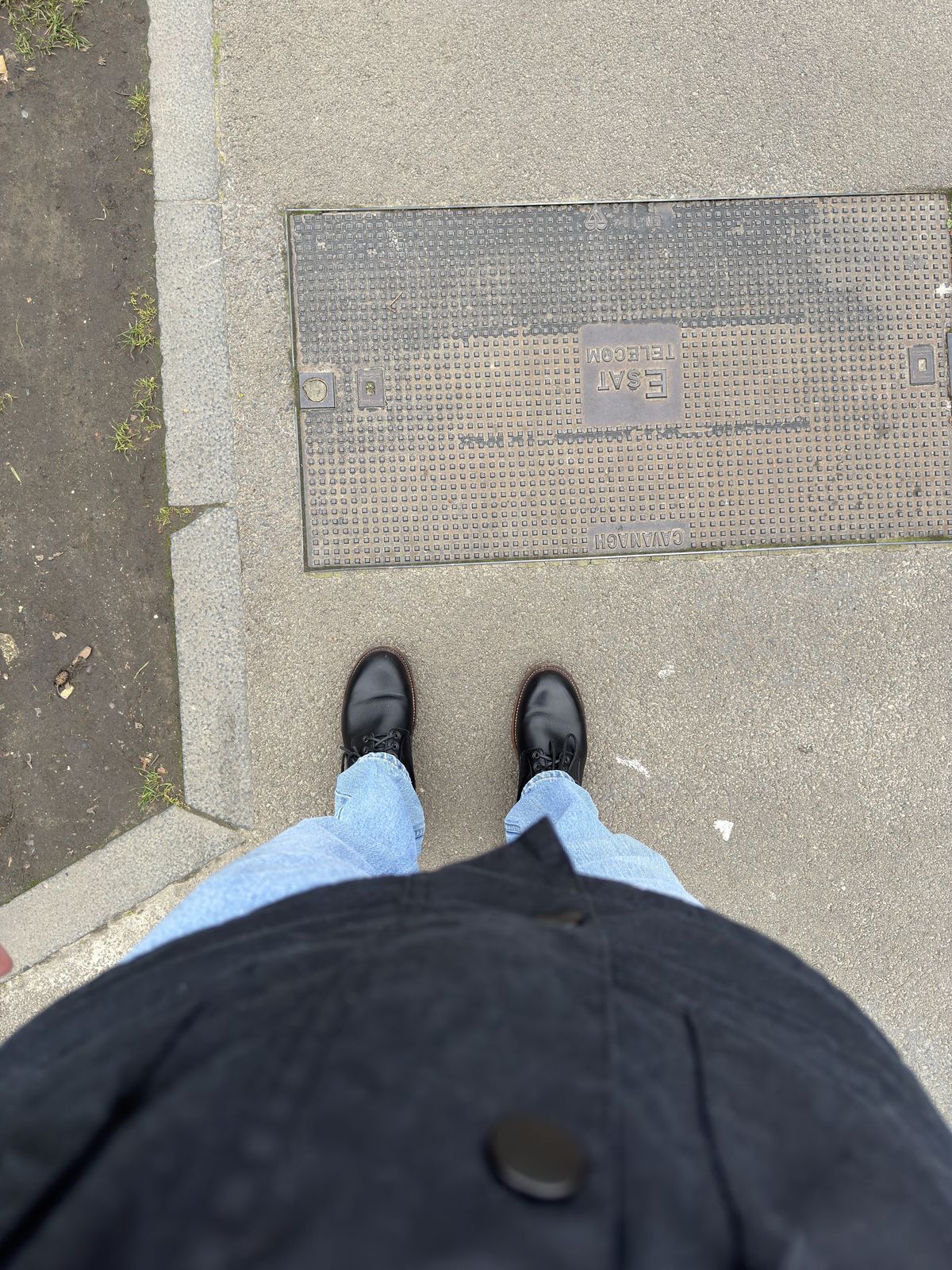 Photo by alexzh25 on October 13, 2025 of the Sandmann Courthouse II in Black Greasy Cowhide.