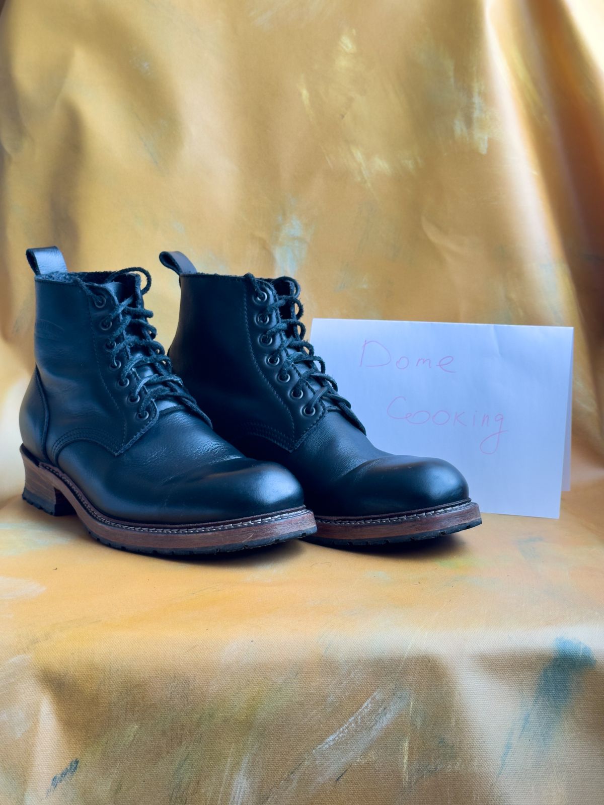 Photo by alexzh25 on November 2, 2025 of the Sandmann Courthouse II in Black Greasy Cowhide.