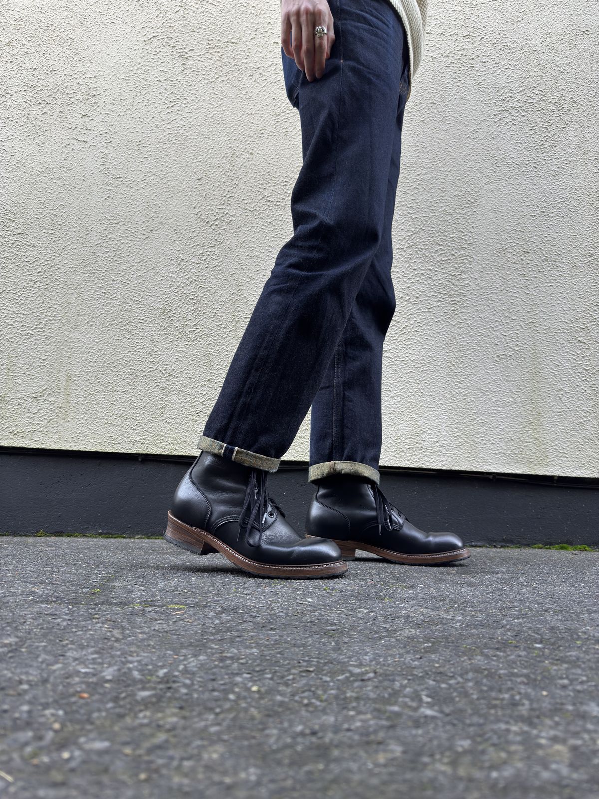 Photo by alexzh25 on November 12, 2025 of the Sandmann Courthouse II in Black Greasy Cowhide.