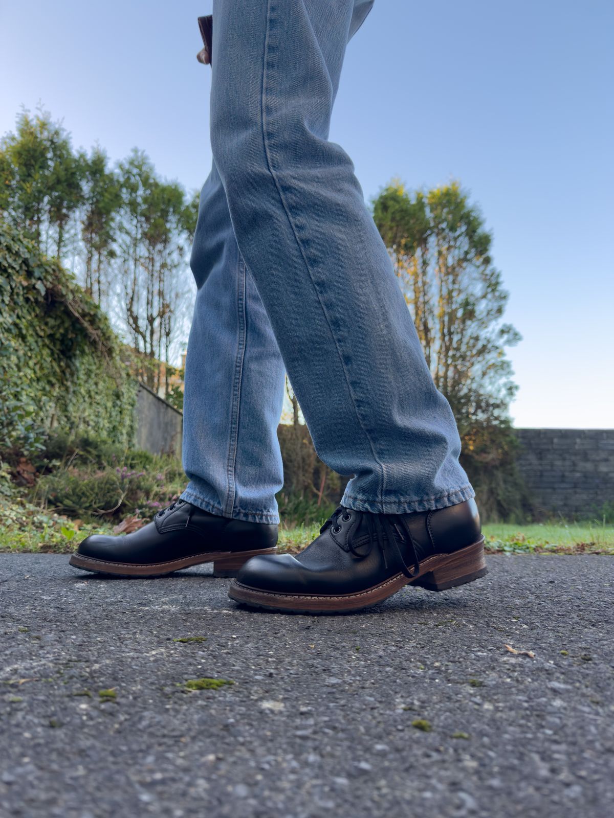 Photo by alexzh25 on November 17, 2025 of the Sandmann Courthouse II in Black Greasy Cowhide.