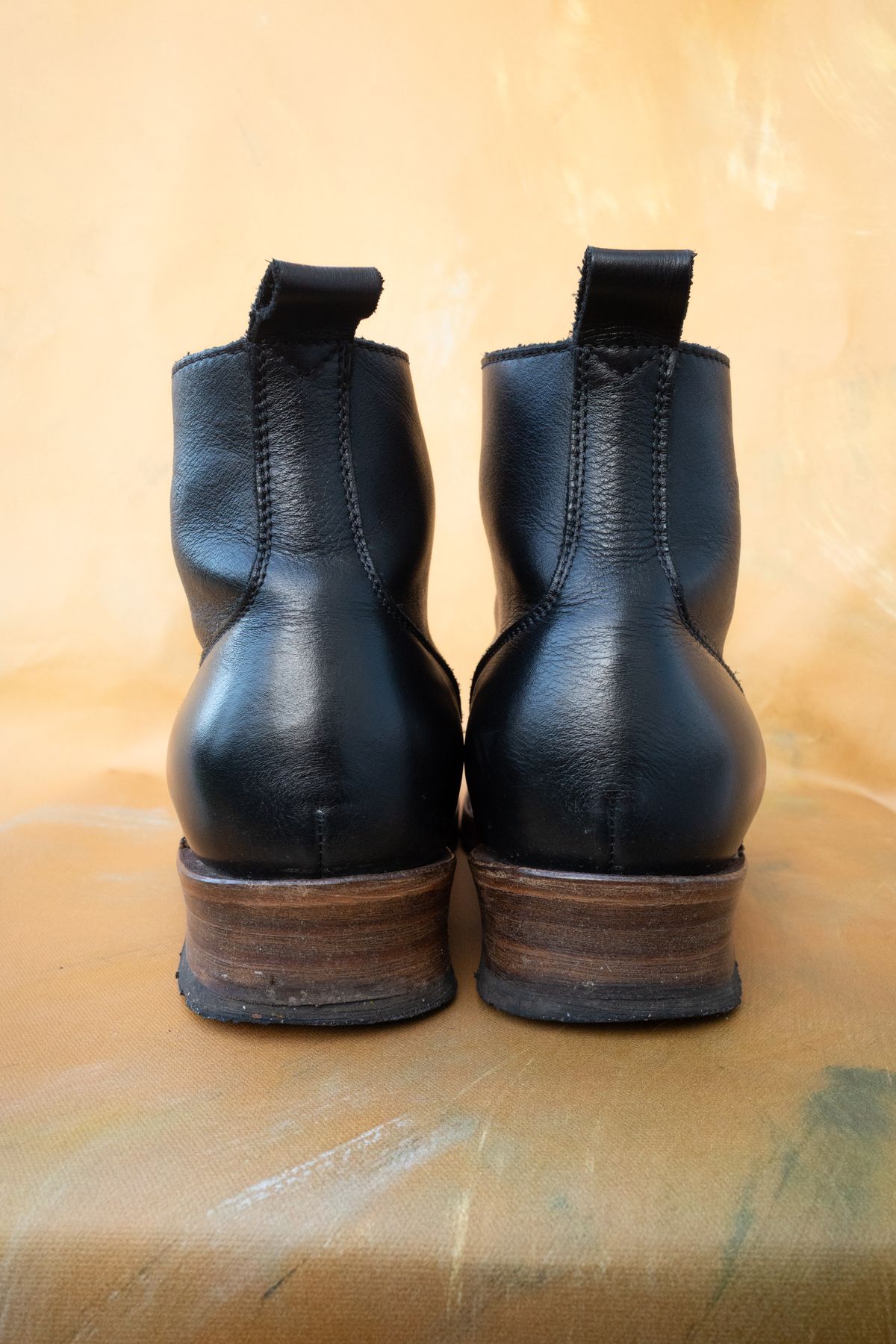 Photo by alexzh25 on March 2, 2026 of the Sandmann Courthouse II in Black Greasy Cowhide.