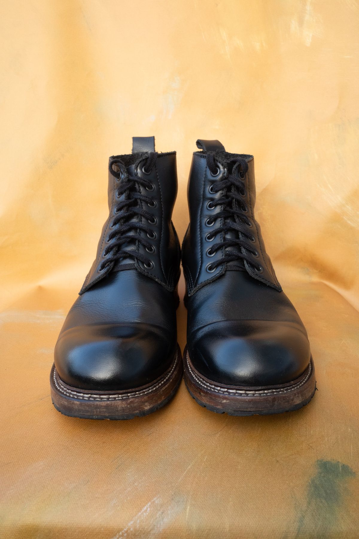 Photo by alexzh25 on March 2, 2026 of the Sandmann Courthouse II in Black Greasy Cowhide.