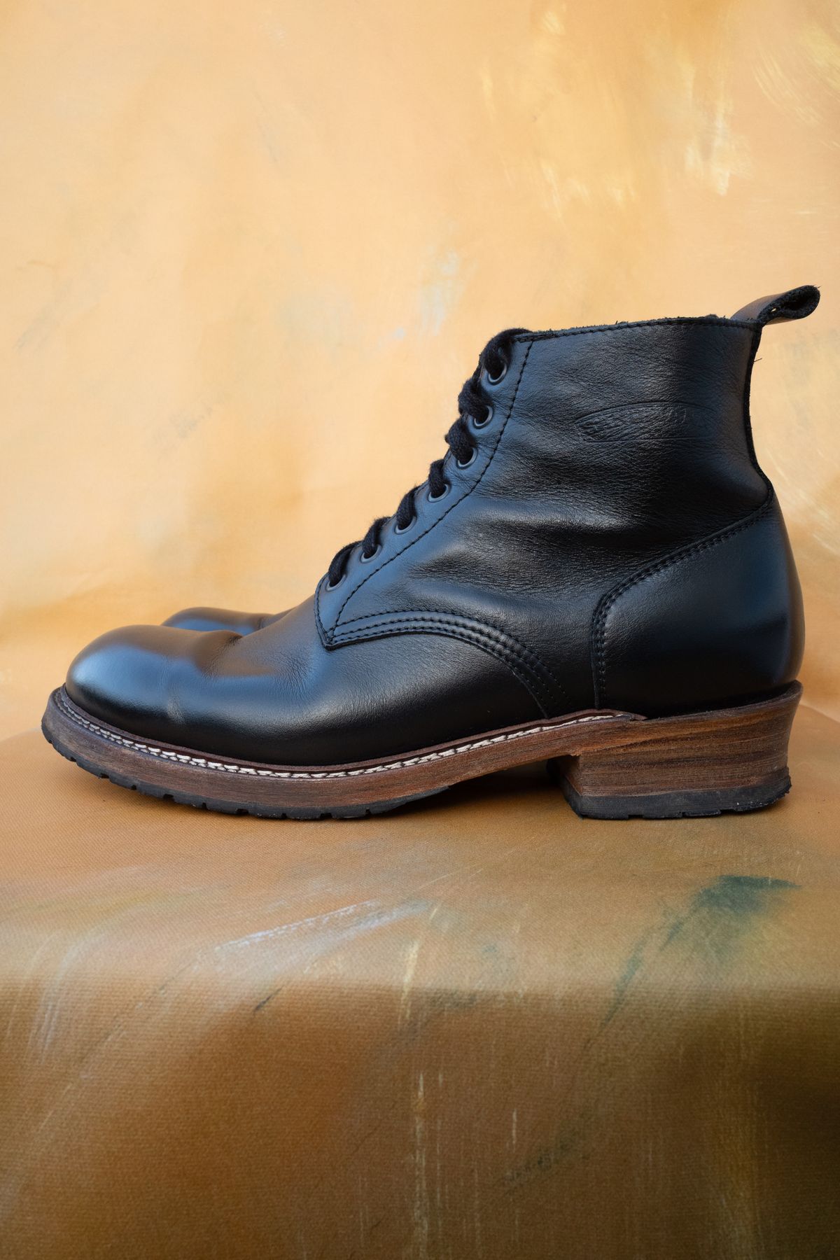 Photo by alexzh25 on March 2, 2026 of the Sandmann Courthouse II in Black Greasy Cowhide.