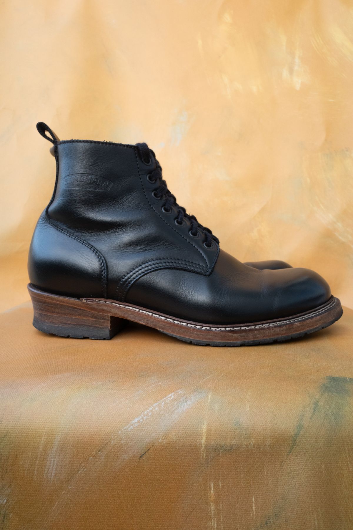 Photo by alexzh25 on March 2, 2026 of the Sandmann Courthouse II in Black Greasy Cowhide.