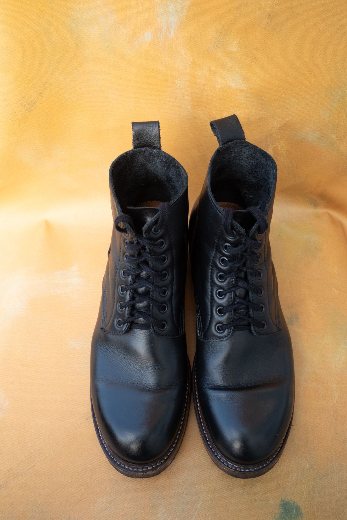 Photo by alexzh25 on March 2, 2026 of the Sandmann Courthouse II in Black Greasy Cowhide.