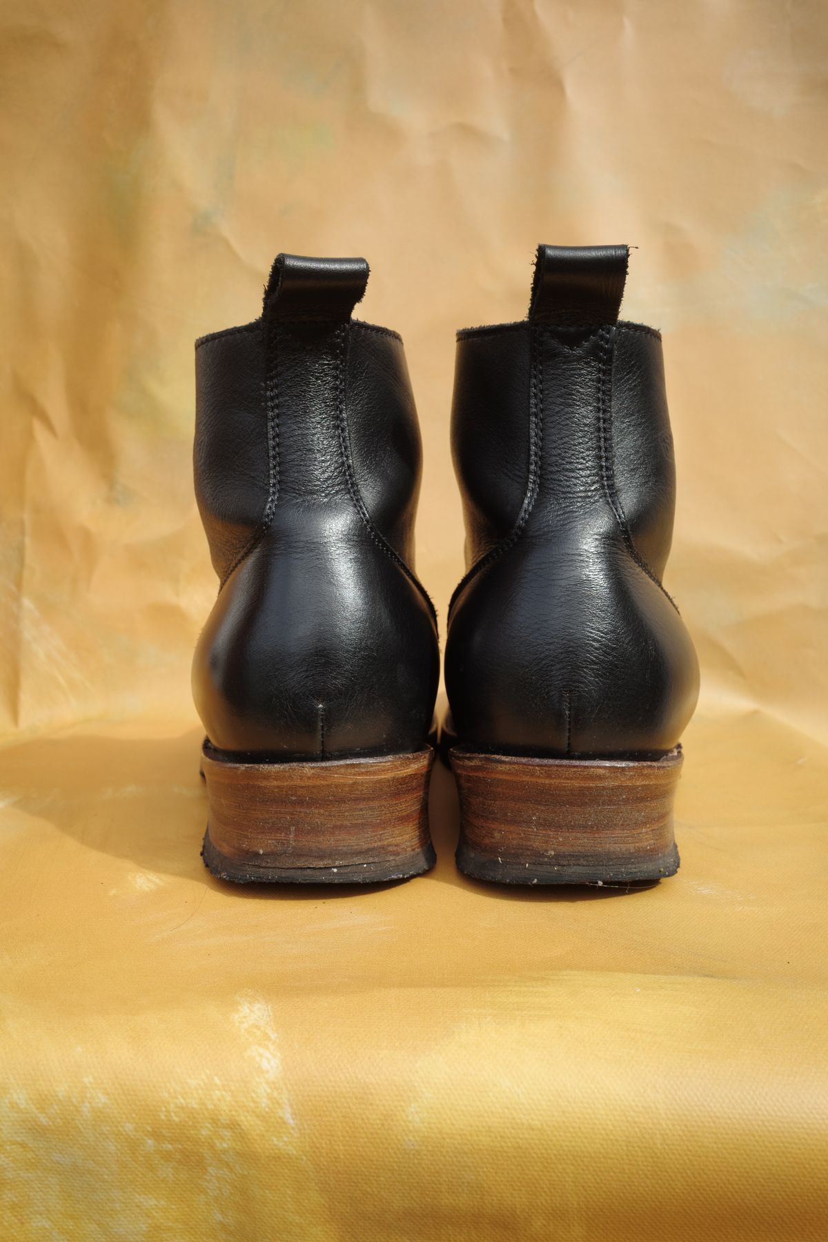 Photo by alexzh25 on April 3, 2026 of the Sandmann Courthouse II in Black Greasy Cowhide.