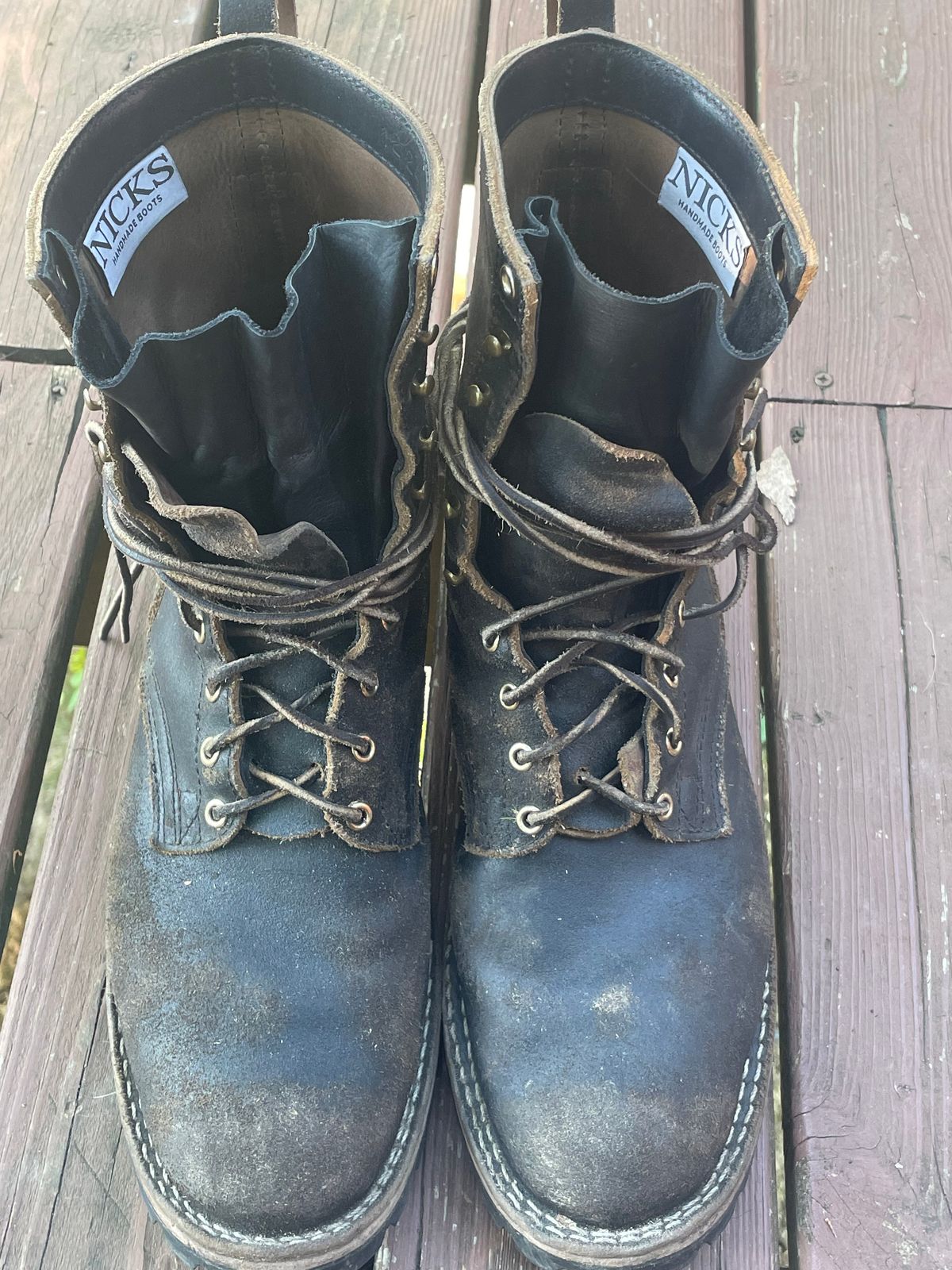 Photo by NHTerp on September 14, 2025 of the Nicks Overlander in Horween Black Waxed Flesh.