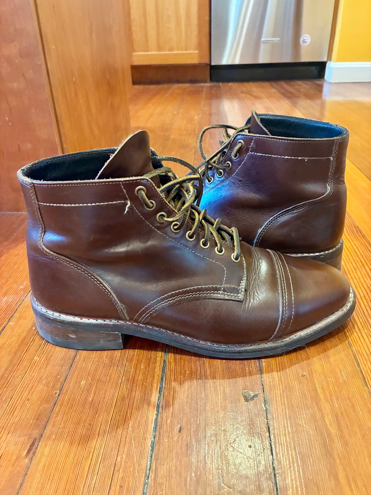 Photo by chrsd on December 22, 2025 of the Thursday Vanguard in Horween French Roast Chromexcel & Horween Brown Chromexcel.