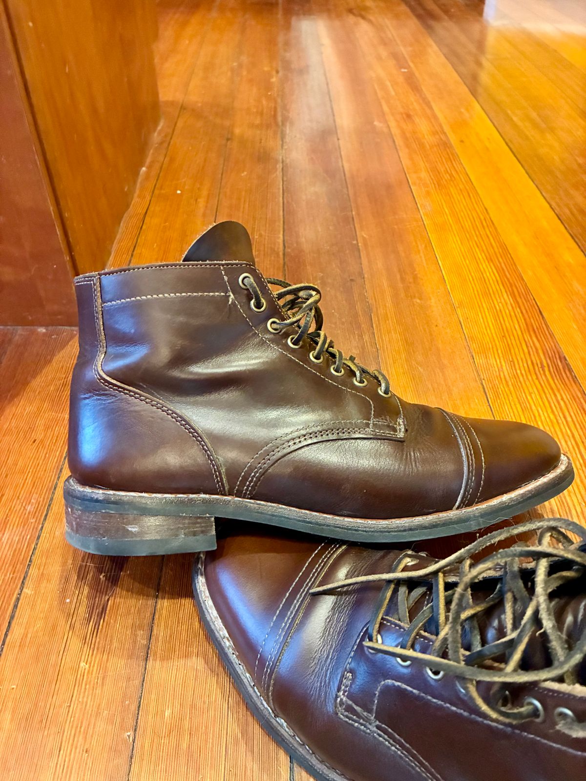 Photo by chrsd on December 22, 2025 of the Thursday Vanguard in Horween French Roast Chromexcel & Horween Brown Chromexcel.