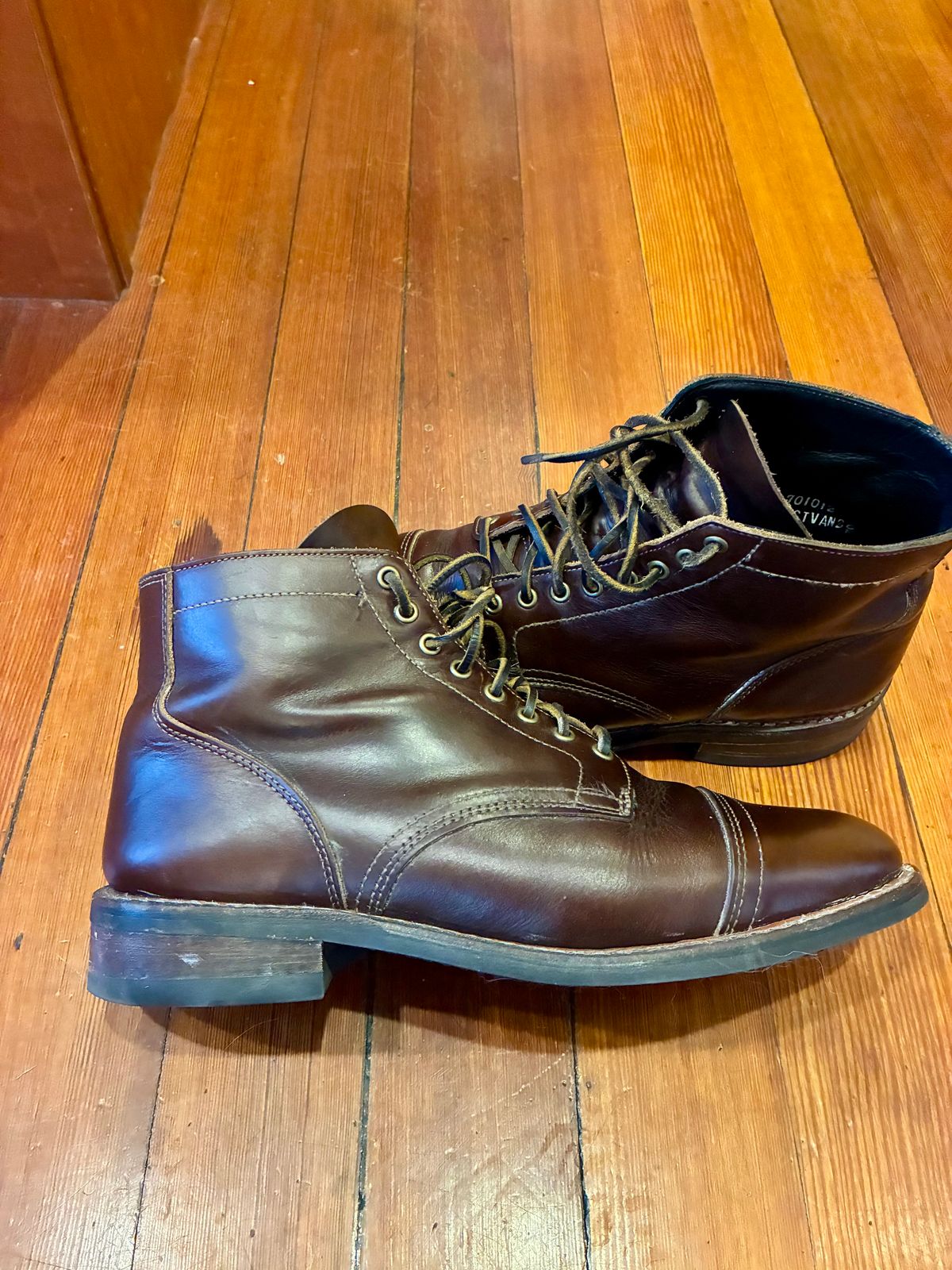 Photo by chrsd on December 22, 2025 of the Thursday Vanguard in Horween French Roast Chromexcel & Horween Brown Chromexcel.