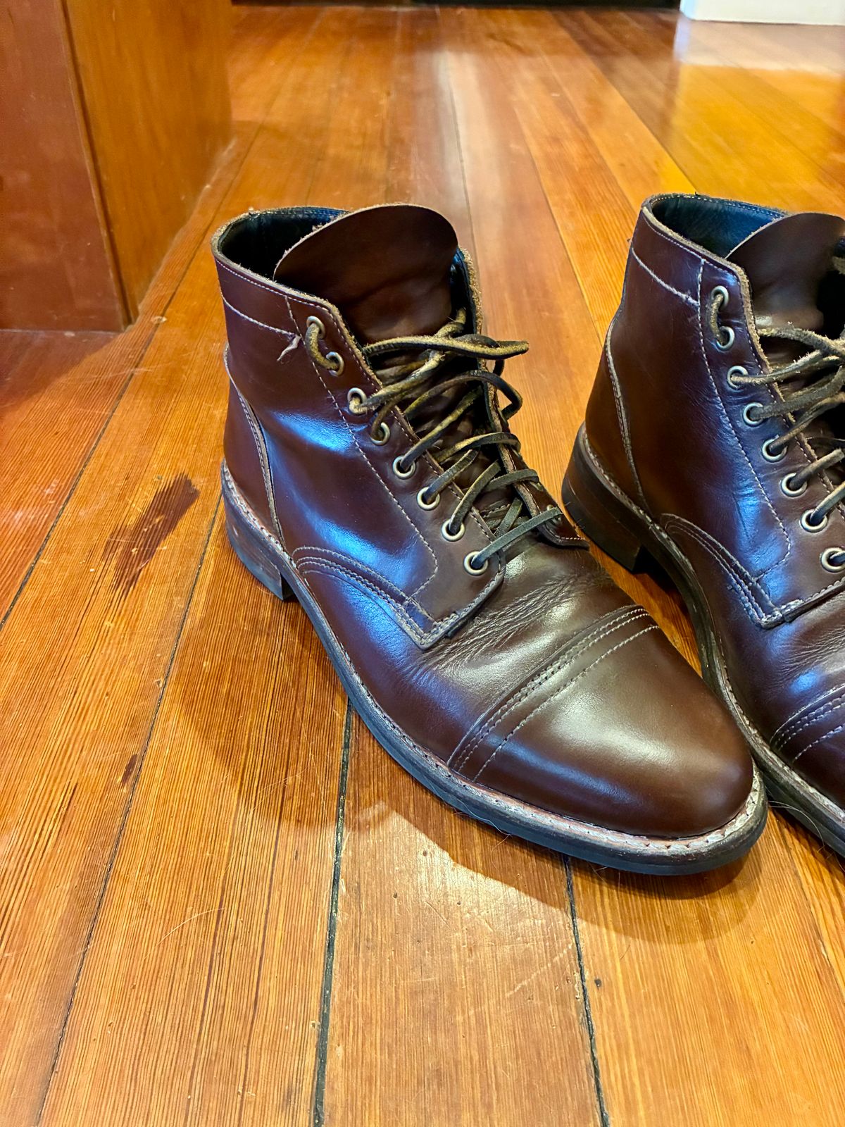 Photo by chrsd on December 22, 2025 of the Thursday Vanguard in Horween French Roast Chromexcel & Horween Brown Chromexcel.