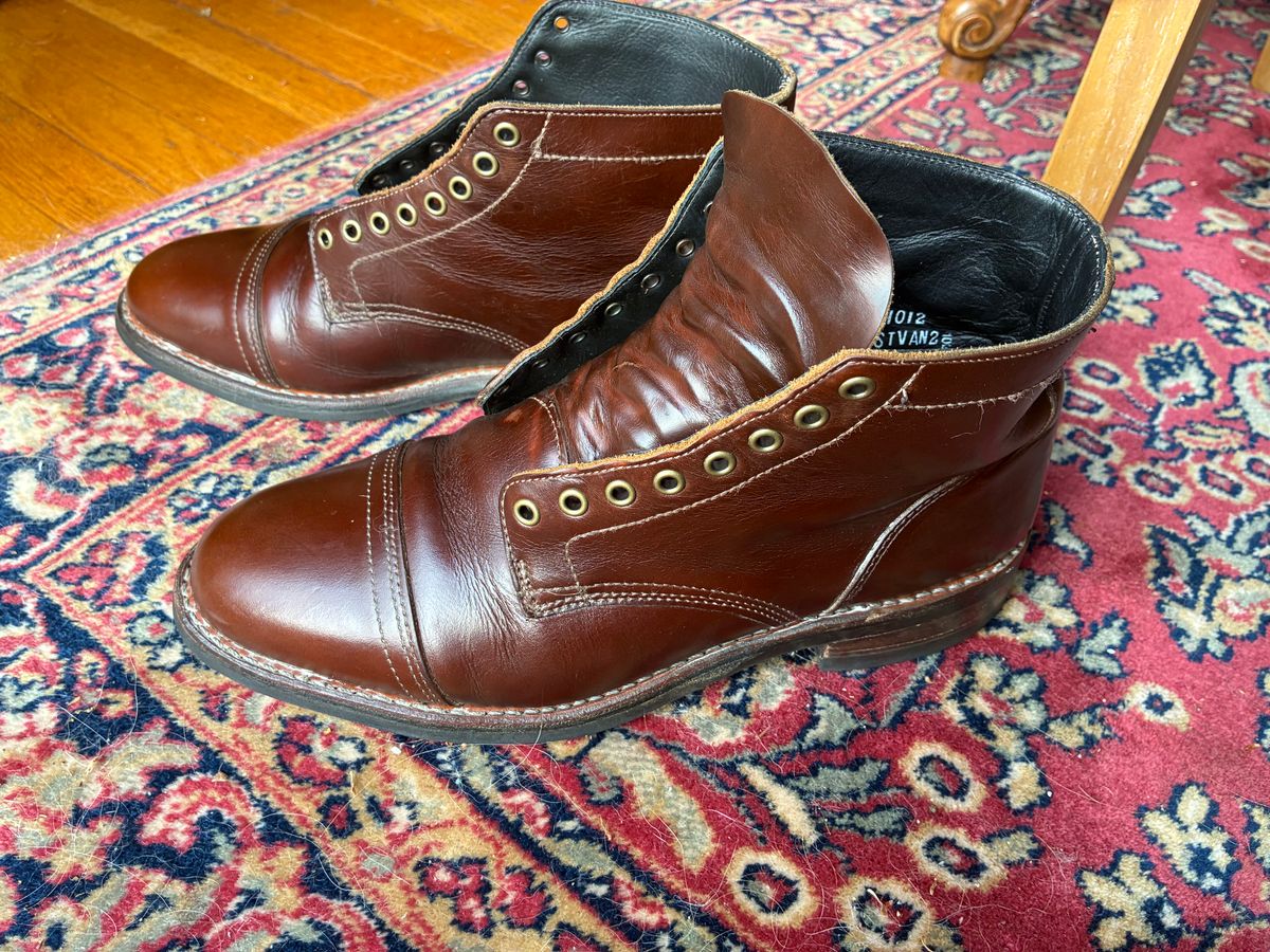 Photo by Cdbr on May 10, 2026 of the Thursday Vanguard in Horween French Roast Chromexcel & Horween Brown Chromexcel.