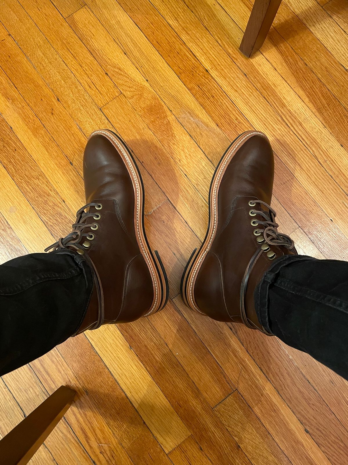 Photo by chrsd on February 2, 2024 of the Grant Stone Diesel Boot in Horween Crimson Chromexcel.