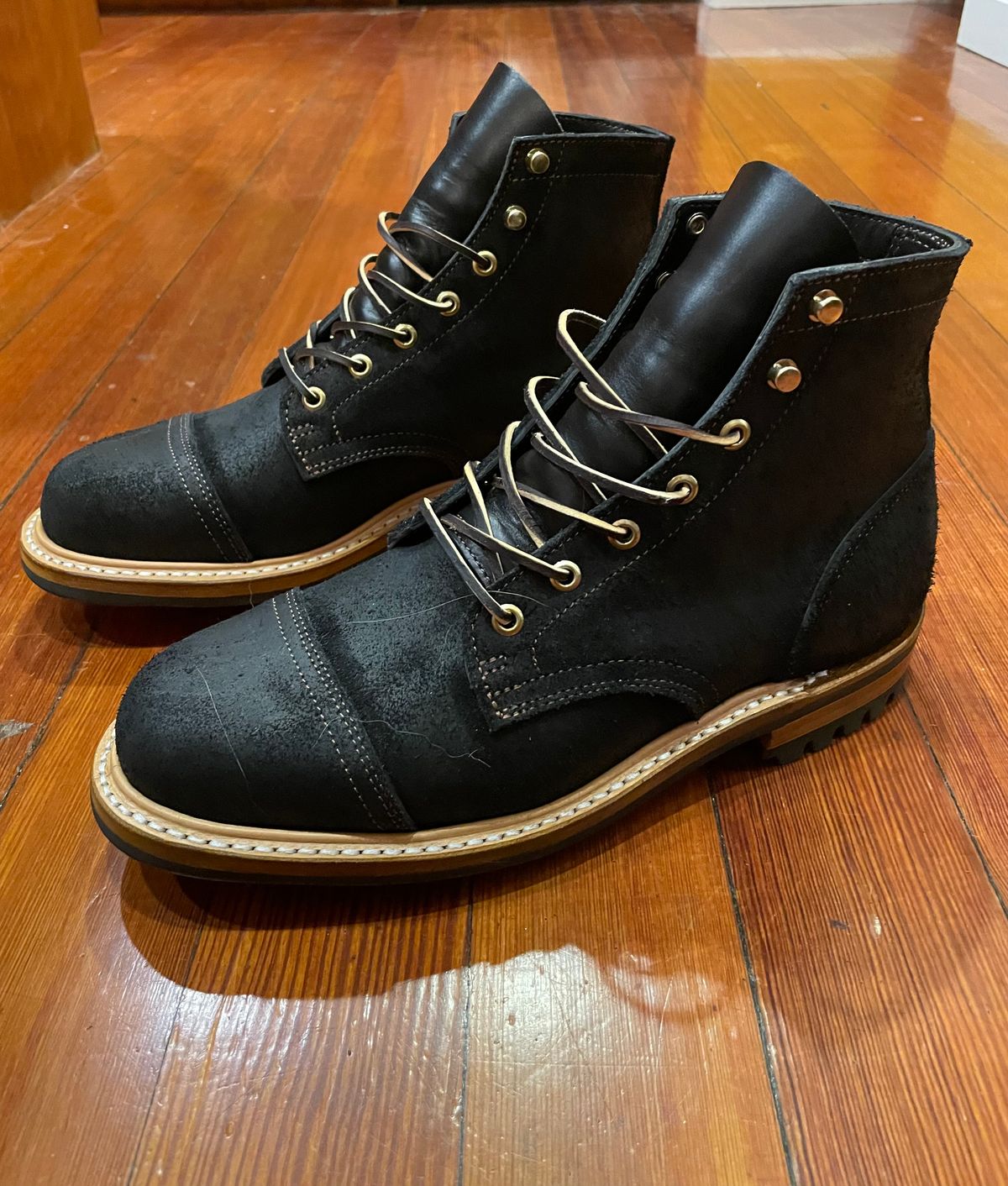 Photo by chrsd on December 14, 2023 of the Truman Cap Toe Boot in Seidel Black Oil Tan Roughout.