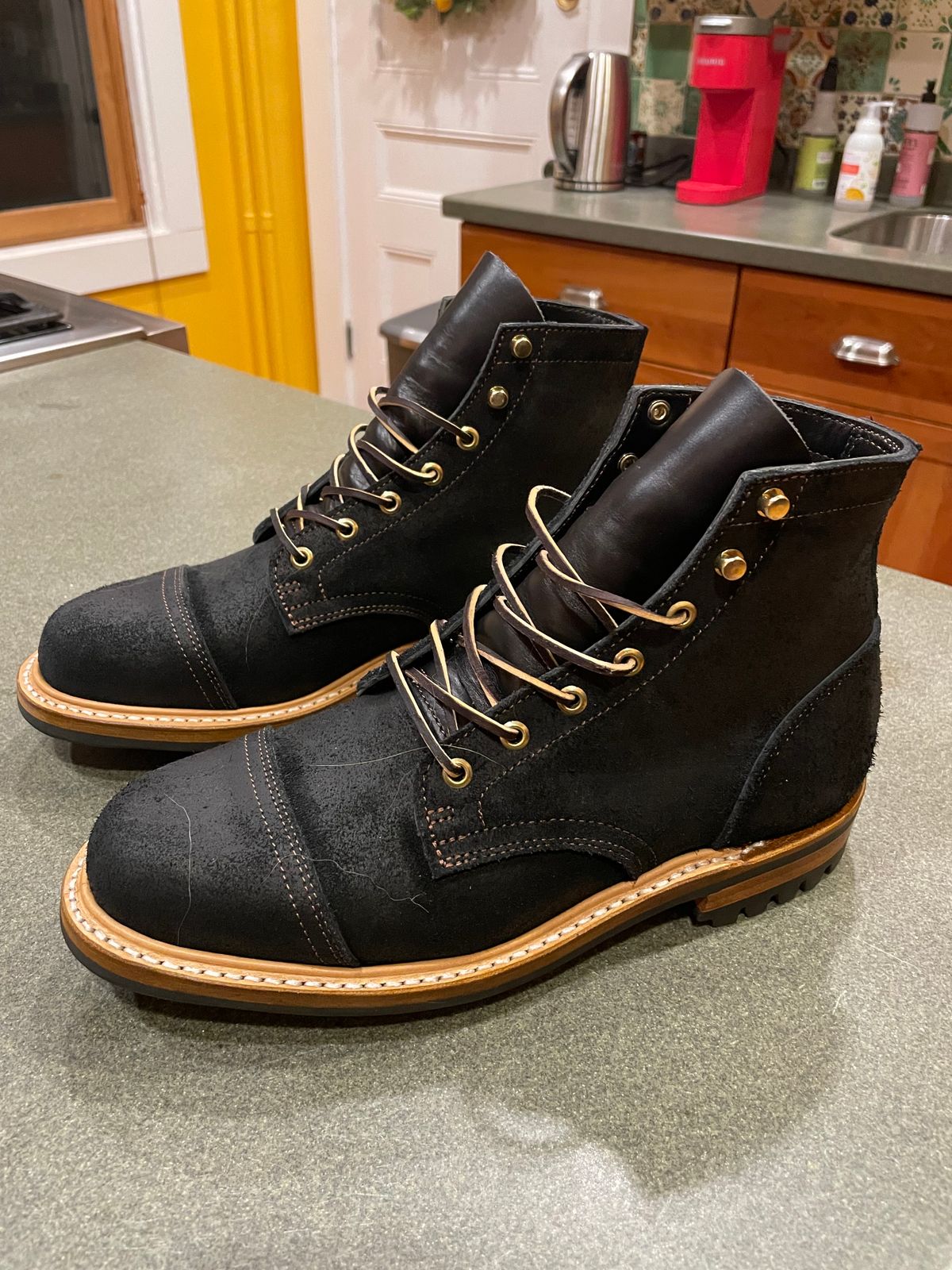 Photo by chrsd on December 14, 2023 of the Truman Cap Toe Boot in Seidel Black Oil Tan Roughout.