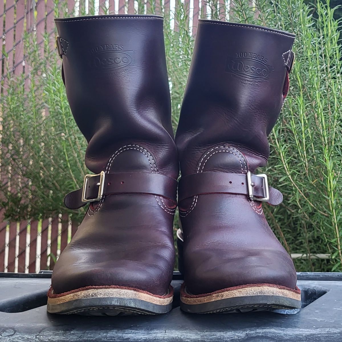 Photo by Mobeeenzeee on February 6, 2026 of the Wesco Boss Engineer Boot in Burgundy Domain.