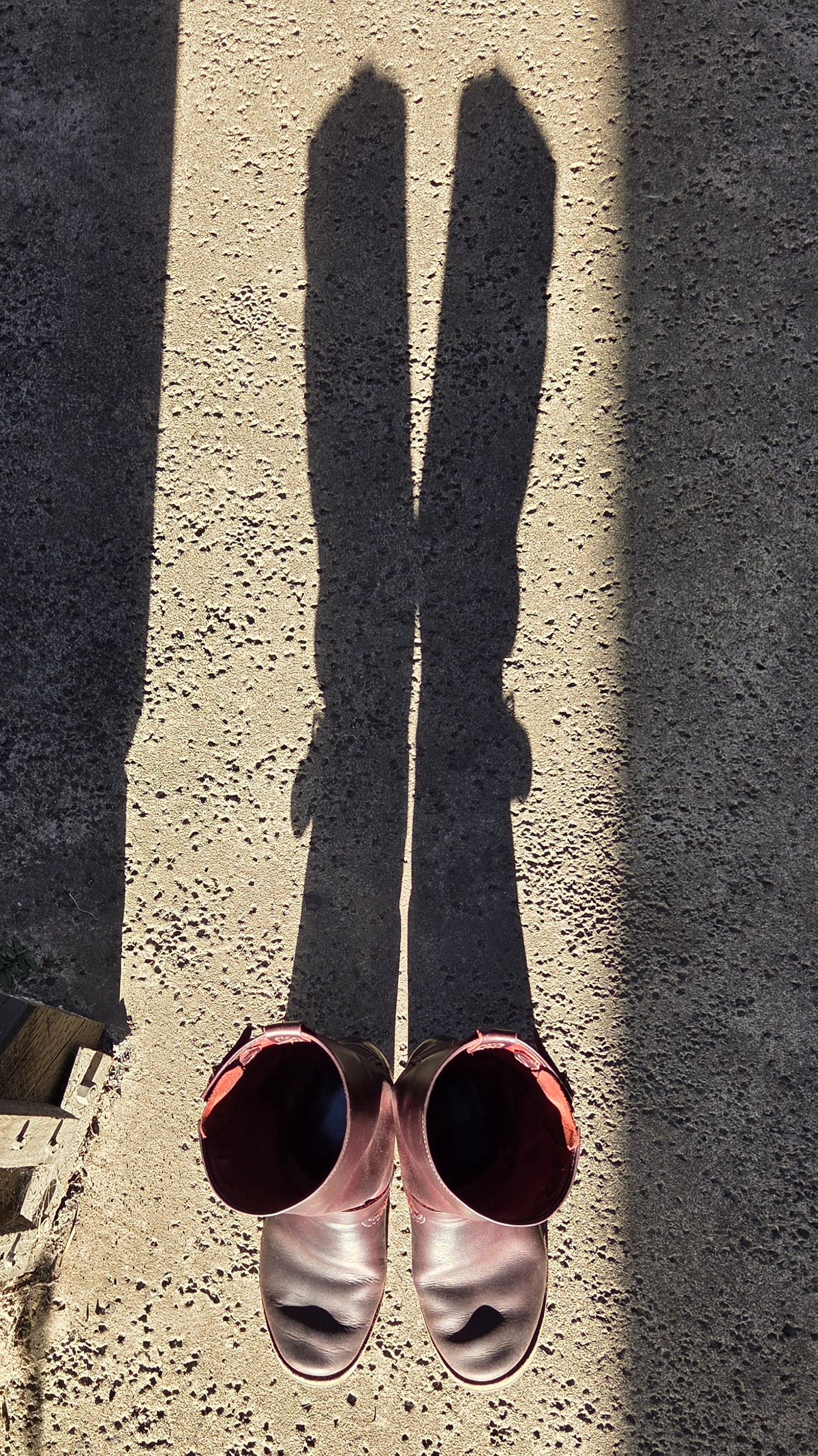 Photo by Mobeeenzeee on March 6, 2026 of the Wesco Boss Engineer Boot in Burgundy Domain.