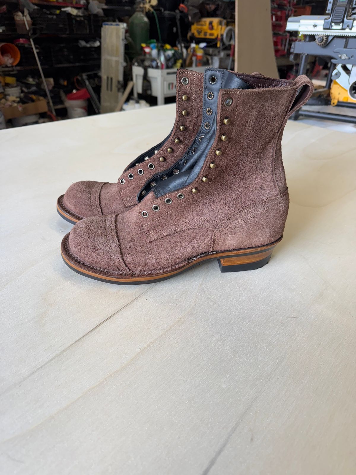 Photo by gstein.250 on September 4, 2025 of the Drew's Boots Contractor 8-inch in Brown Roughout.
