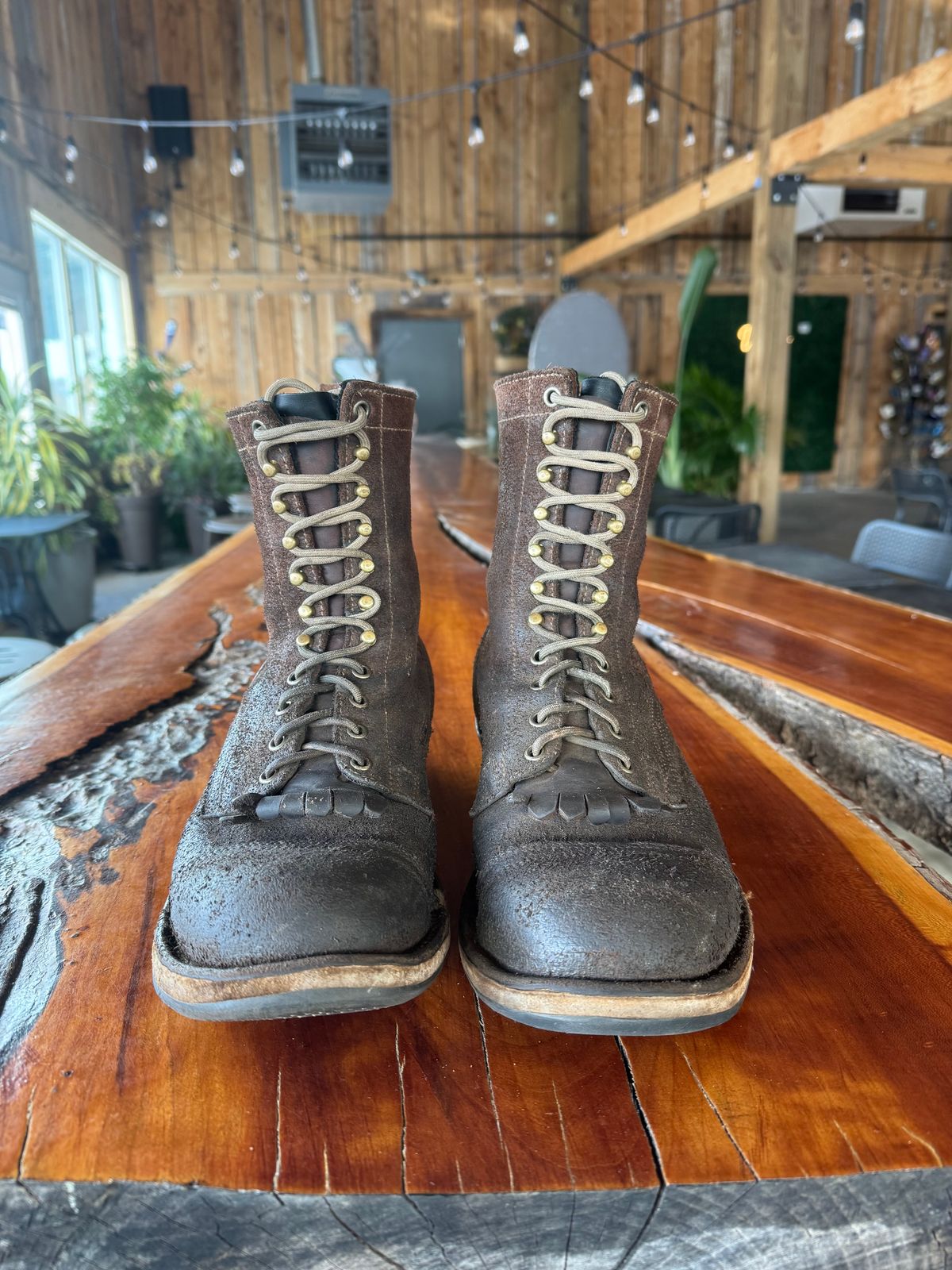 Photo by gstein.250 on February 2, 2026 of the Drew's Boots Contractor 8-inch in Brown Roughout.