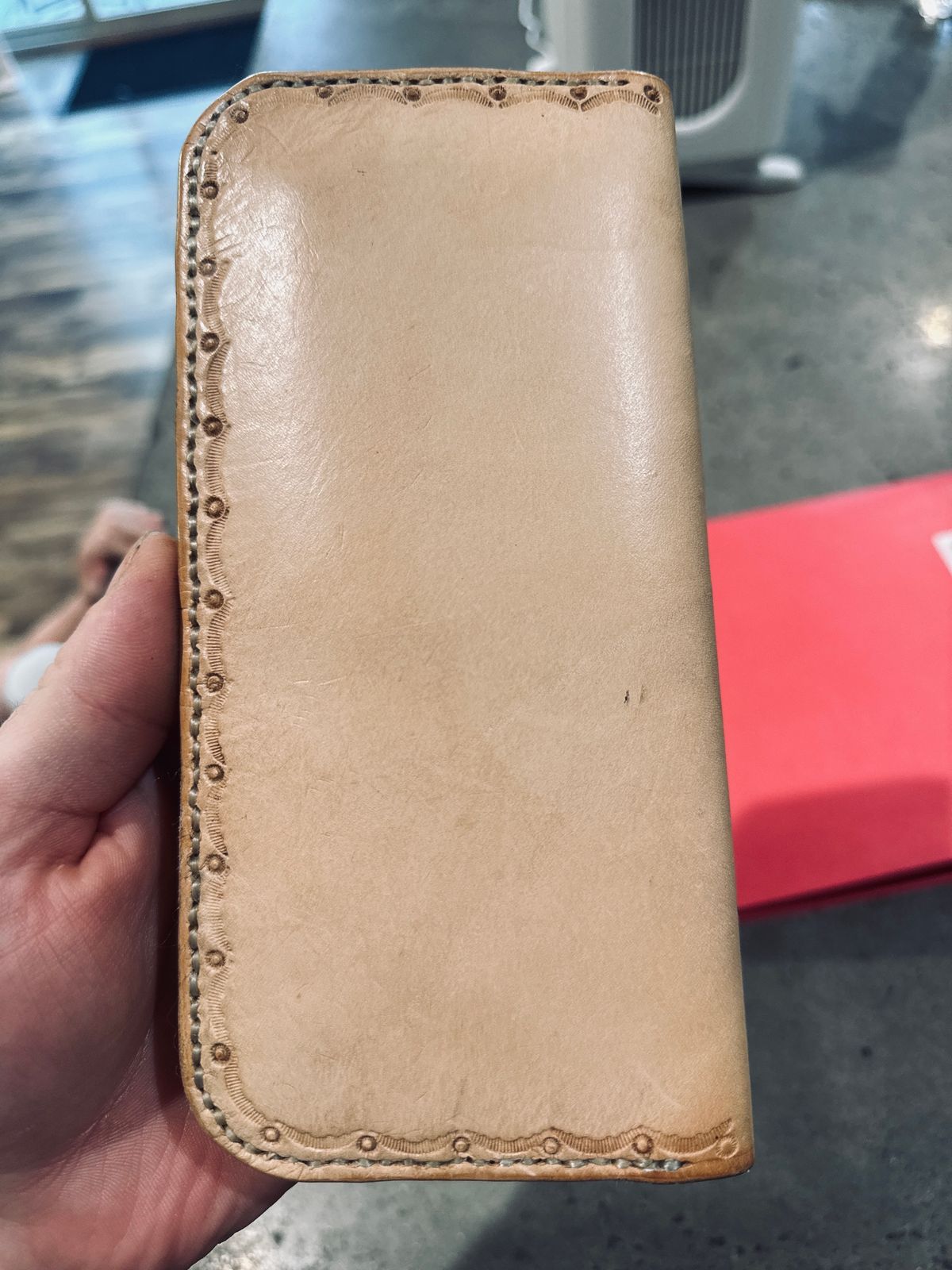 Photo by CurtQuick on April 26, 2026 of the Self-Made Mens Roper Wallet in Unknown Natural Veg Tan.