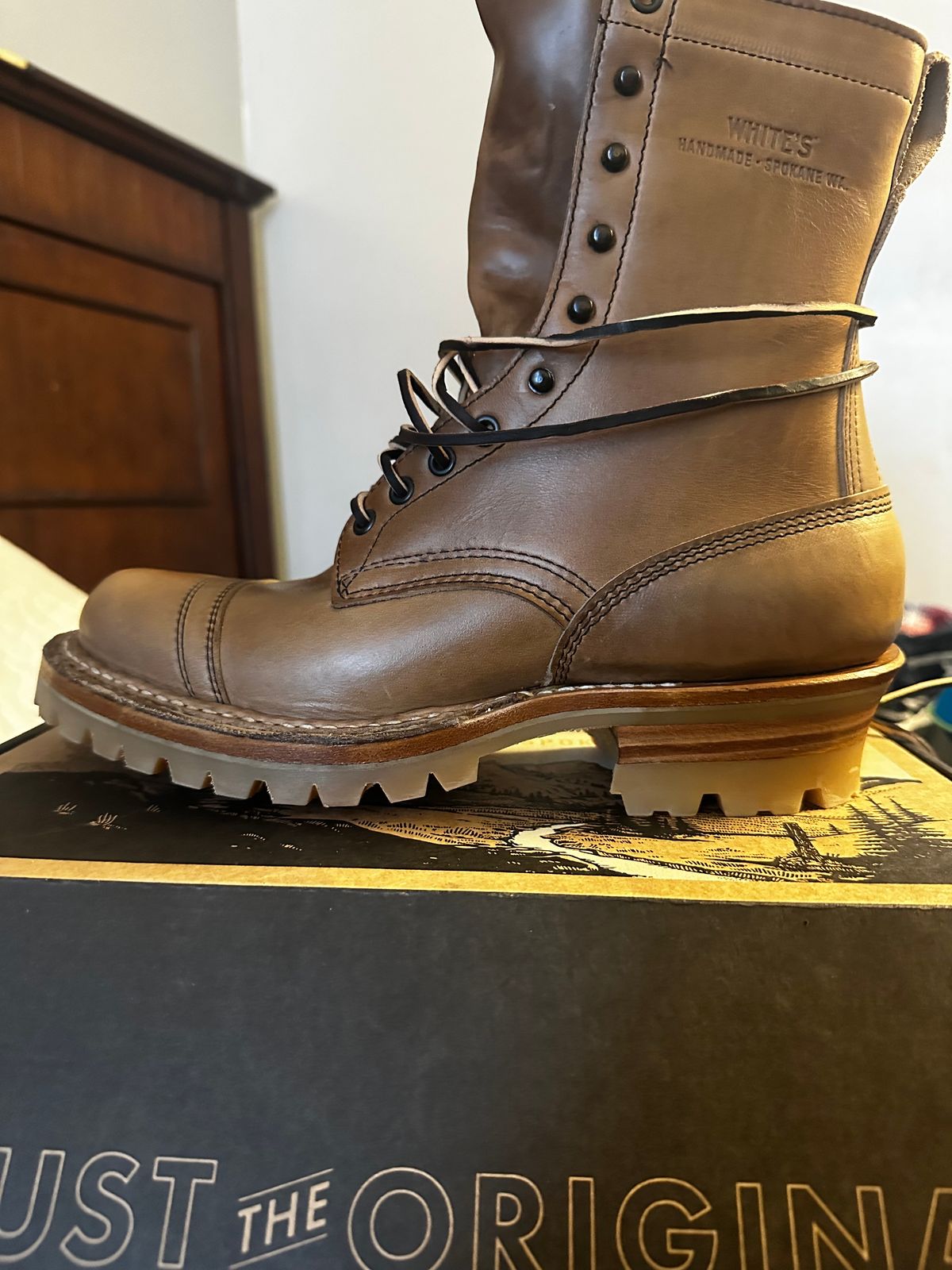 Photo by ToesOverHoes203 on October 10, 2024 of the White's Bounty Hunter in Horween Natural Chromexcel.